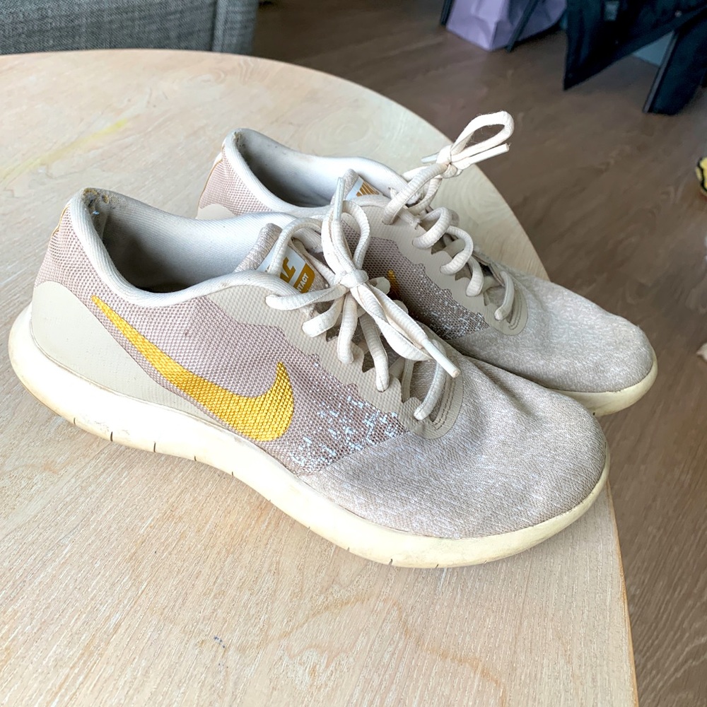 Nikes Size 7